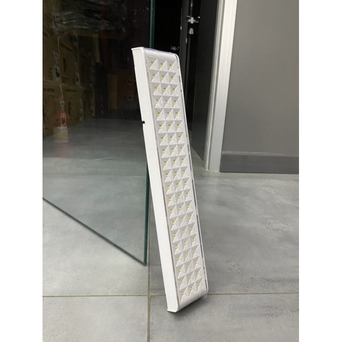 Світильник аварійного освітлення Brico Ultra Hurrican 90 LED, 900 лм, з акумулятором 2400 мА·год, вбудованим кабелем 220 В, настінний, білий